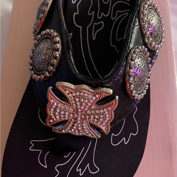 Women’s Size 6 Iron Cross Wedge Sandals - Picture 2 of 5